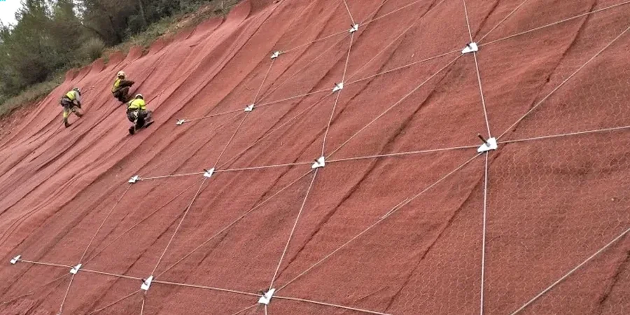 Análisis de Estabilidad de Taludes en Calama: Factor de Seguridad y Monitoreo