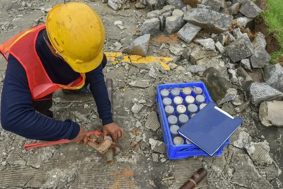 Ensayo de Límites de Atterberg en Calama: Plasticidad de Suelos Salinos